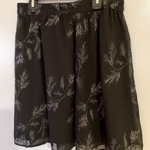 Ladies short embroidered skirt
